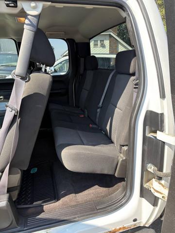 Photo of 2011 White Chevrolet Silverado 1500