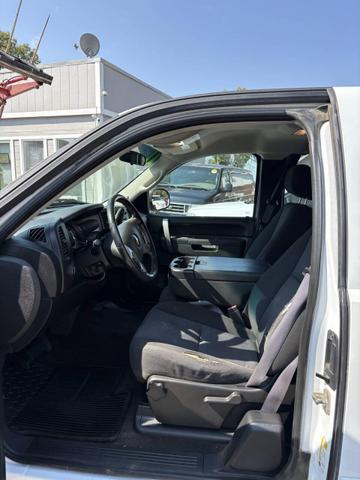 Photo of 2011 White Chevrolet Silverado 1500
