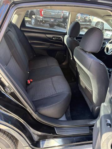 Photo of 2017 Black Nissan Altima