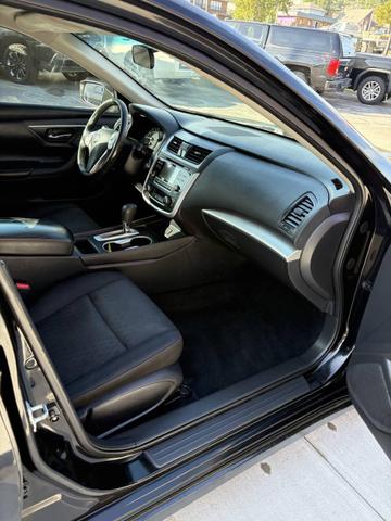 Photo of 2017 Black Nissan Altima