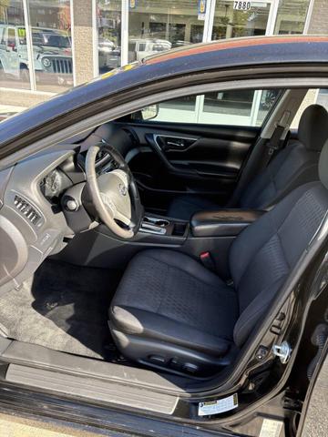 Photo of 2017 Black Nissan Altima