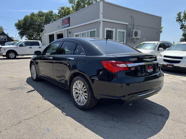 Photo of 2011 Black Chrysler 200