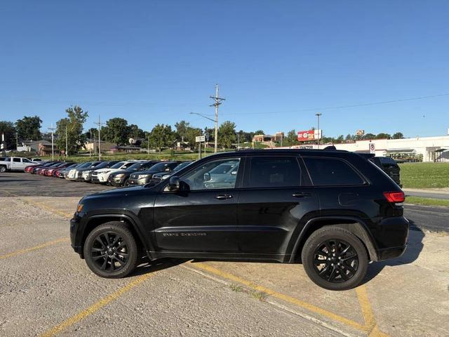 Photo of 2018 Black Jeep Grand Cherokee