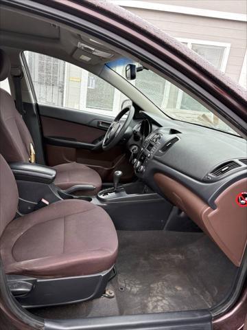 Photo of 2010 Burgundy Kia Forte