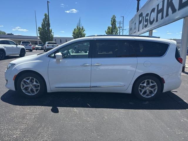 Photo of 2018 Bright White Clearcoat Chrysler Pacifica