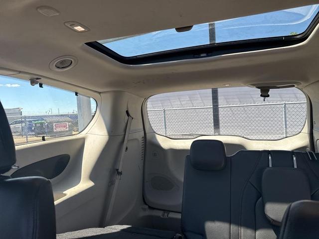 Photo of 2018 Bright White Clearcoat Chrysler Pacifica