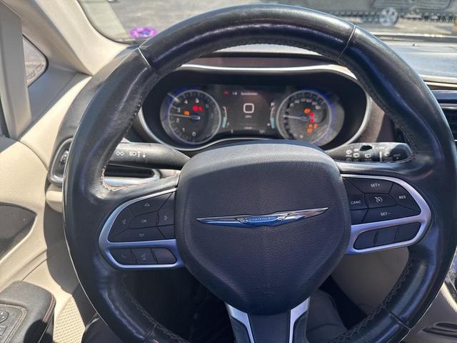 Photo of 2018 Bright White Clearcoat Chrysler Pacifica