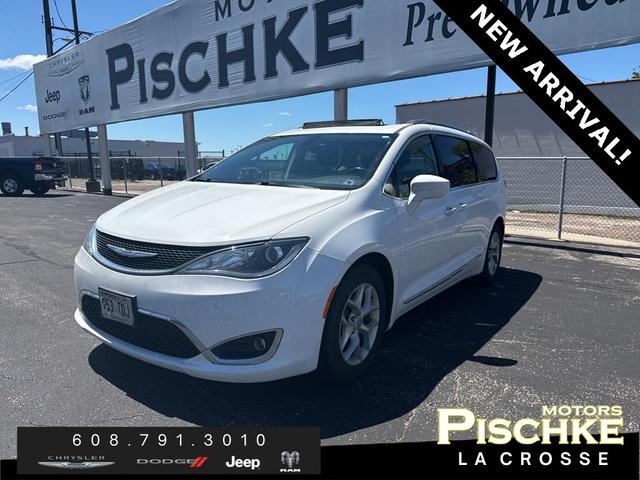 Photo of 2018 Bright White Clearcoat Chrysler Pacifica