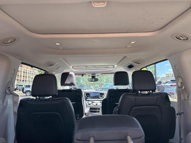 Photo of 2018 Bright White Clearcoat Chrysler Pacifica