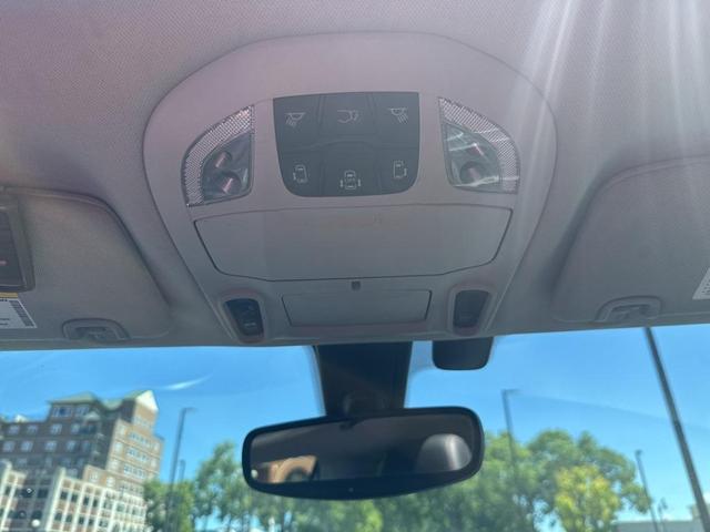 Photo of 2018 Bright White Clearcoat Chrysler Pacifica