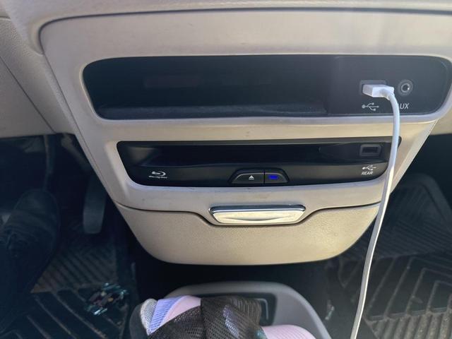 Photo of 2018 Bright White Clearcoat Chrysler Pacifica