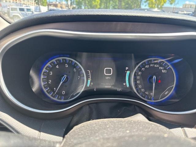 Photo of 2018 Bright White Clearcoat Chrysler Pacifica