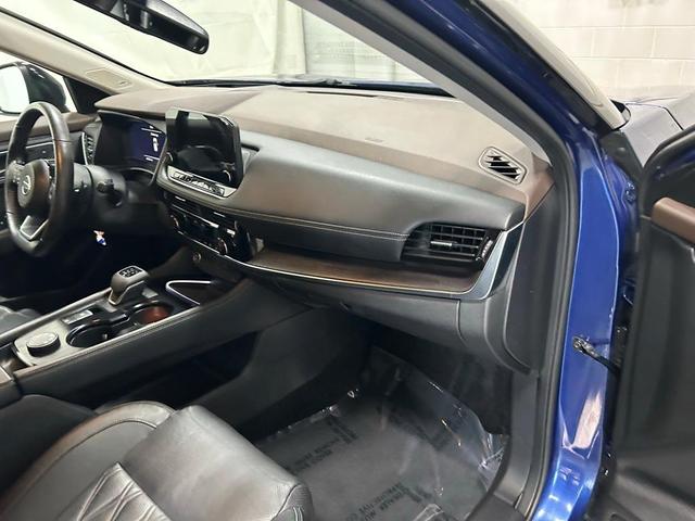 Photo of 2021 Blue / Black Nissan Rogue