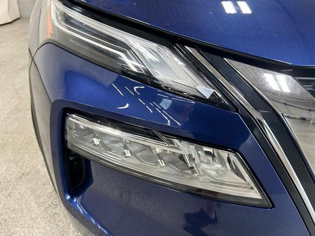 Photo of 2021 Blue / Black Nissan Rogue