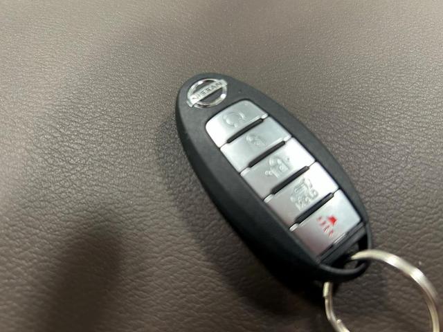 Photo of 2021 Blue / Black Nissan Rogue
