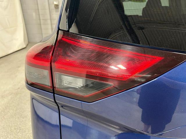 Photo of 2021 Blue / Black Nissan Rogue