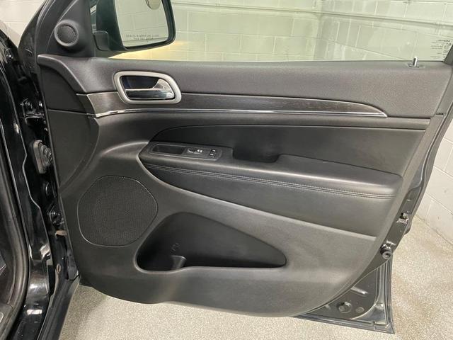 Photo of 2018 Diamond Black Jeep Grand Cherokee