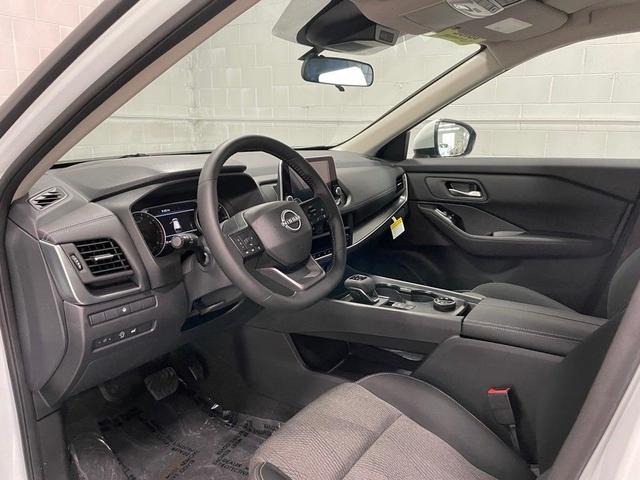 Photo of 2025 Everest White P Nissan Rogue