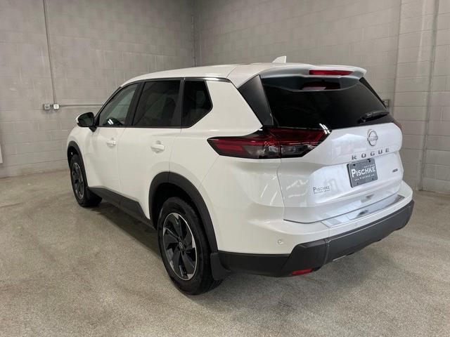 Photo of 2025 Everest White P Nissan Rogue
