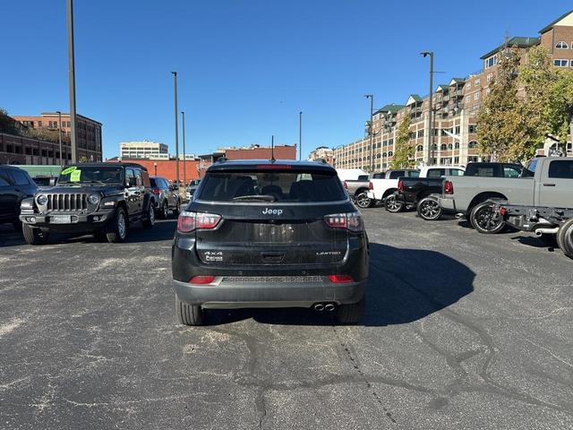 Photo of 2022 Diamond Black Jeep Compass