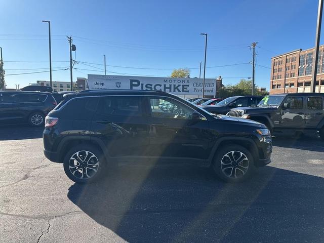 Photo of 2022 Diamond Black Jeep Compass