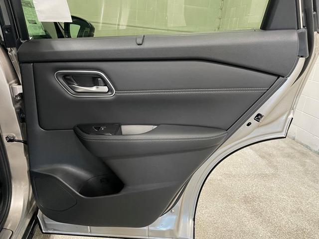 Photo of 2025 2t Chpn Blk Roo Nissan Rogue