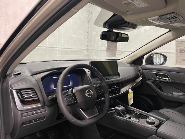 Photo of 2025 2t Chpn Blk Roo Nissan Rogue