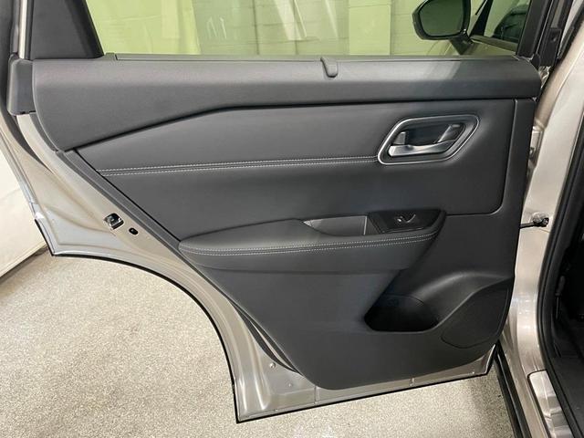 Photo of 2025 2t Chpn Blk Roo Nissan Rogue
