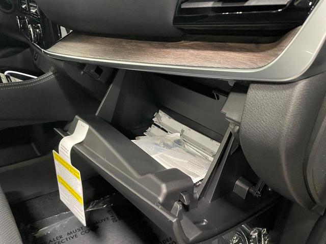 Photo of 2025 2t Chpn Blk Roo Nissan Rogue