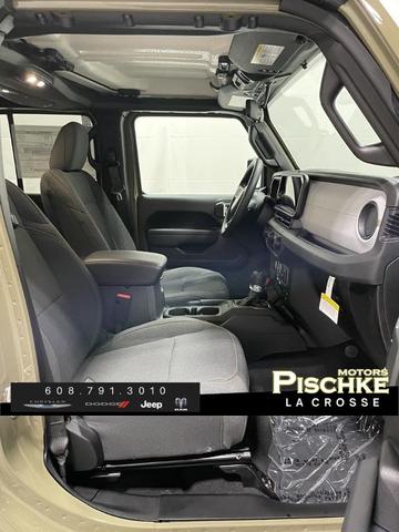 Photo of 2025 Nighthawk Black Jeep Gladiator
