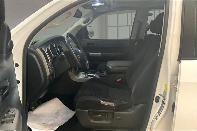 Photo of 2011 Super White Toyota Tundra