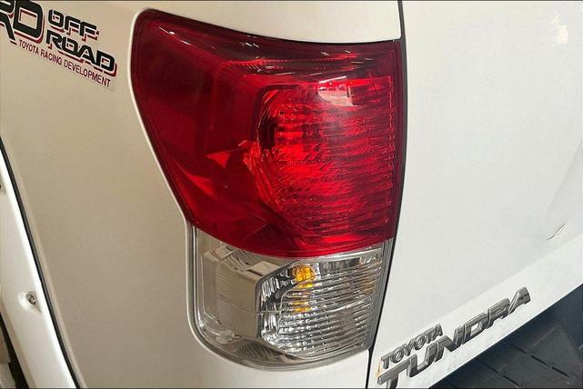 Photo of 2011 Super White Toyota Tundra