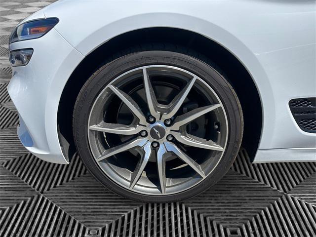 Photo of 2022 Alta White Genesis G70