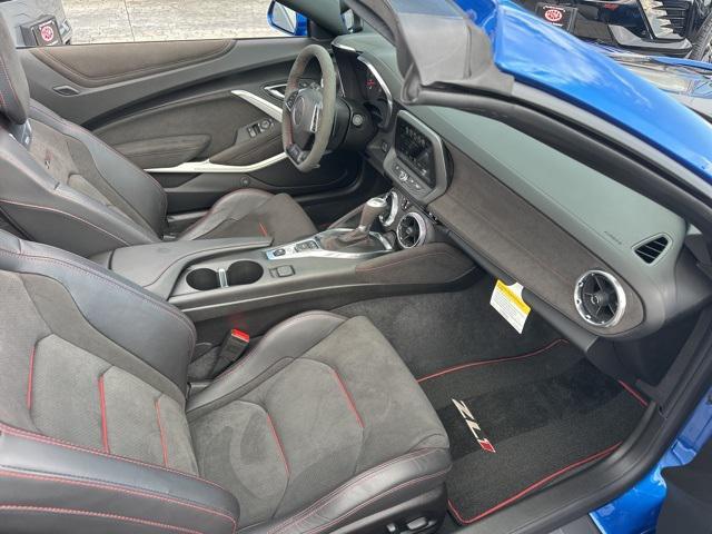 Photo of 2018 Hyper Blue Metallic Chevrolet Camaro