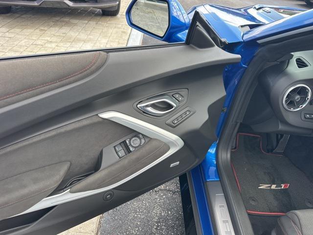 Photo of 2018 Hyper Blue Metallic Chevrolet Camaro