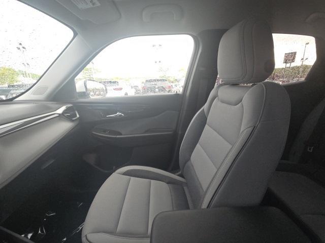 Photo of 2025 Summit White Chevrolet Trailblazer