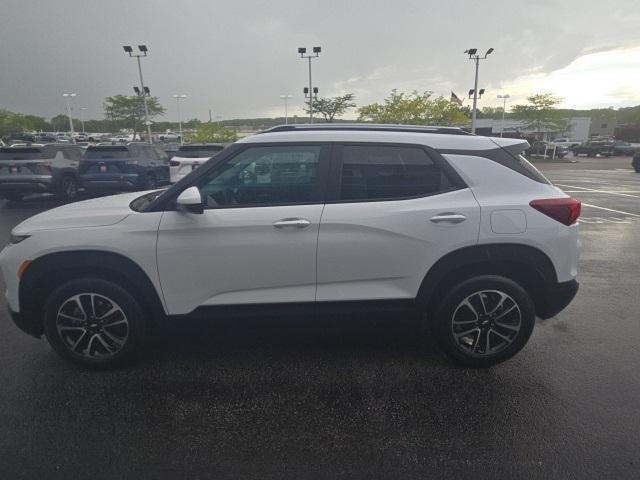 Photo of 2025 Summit White Chevrolet Trailblazer