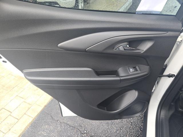 Photo of 2025 Summit White Chevrolet Trailblazer
