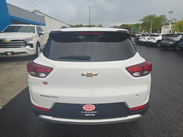 Photo of 2025 Summit White Chevrolet Trailblazer