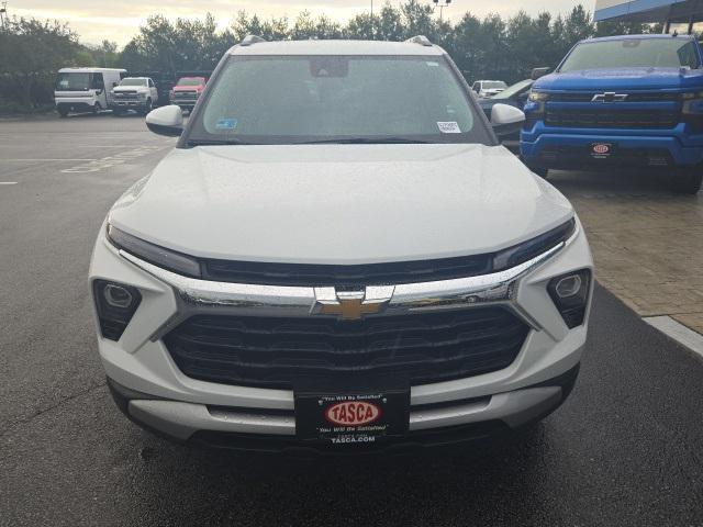 Photo of 2025 Summit White Chevrolet Trailblazer