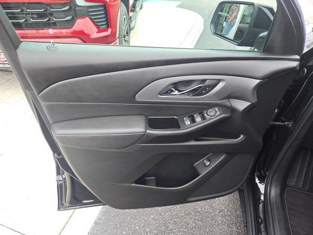 Photo of 2023 Mosaic Black Metallic Chevrolet Traverse