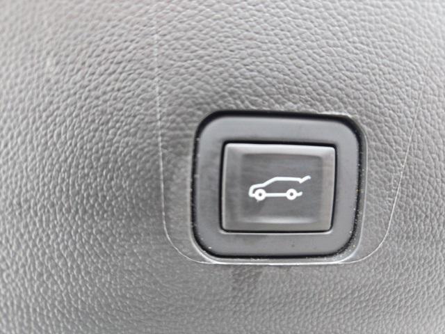 Photo of 2023 Mosaic Black Metallic Chevrolet Traverse