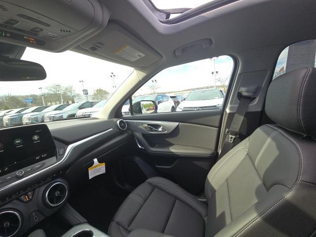 Photo of 2025 Iridescent Pearl Tricoat Chevrolet Blazer