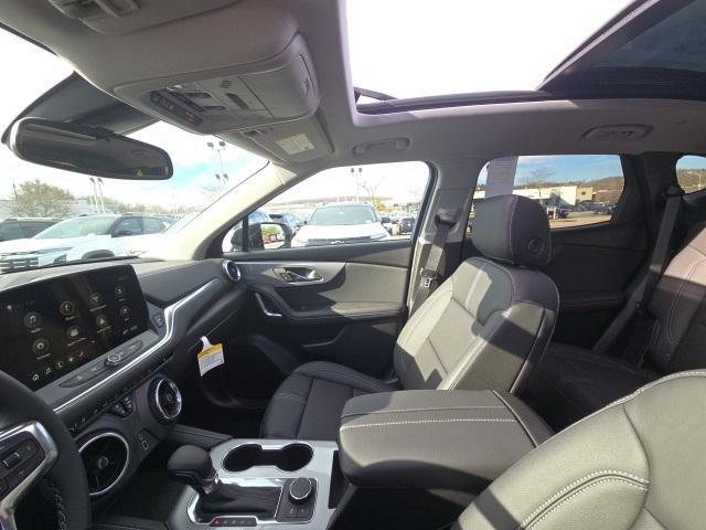 Photo of 2025 Iridescent Pearl Tricoat Chevrolet Blazer