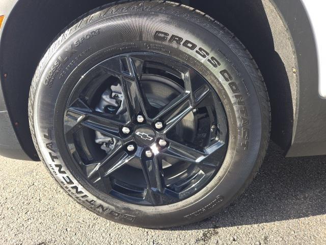 Photo of 2025 Iridescent Pearl Tricoat Chevrolet Blazer
