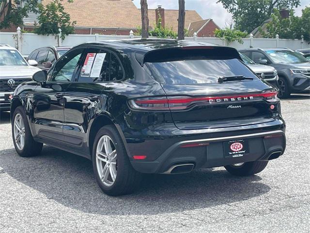 Photo of 2022 Jet Black Metallic Porsche Macan