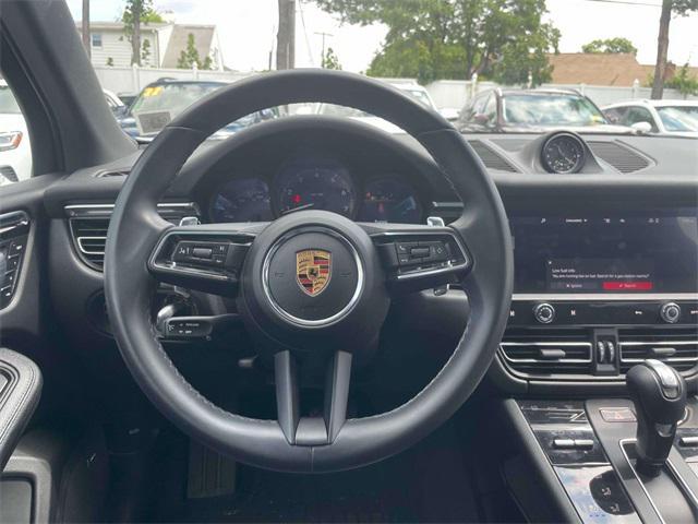 Photo of 2022 Jet Black Metallic Porsche Macan