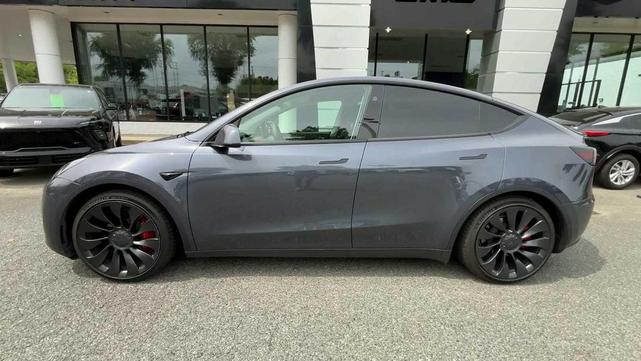 Photo of 2023 Midnight Silver Metallic Tesla Model Y