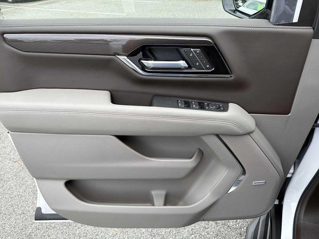 Photo of 2026 Summit White GMC Yukon