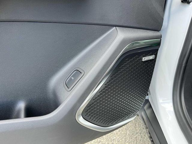 Photo of 2025 Summit White GMC Acadia